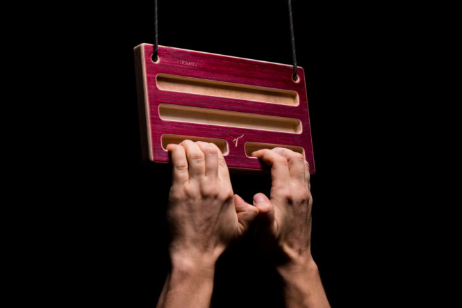 Luomus-Hangboards-Dark_grips-842